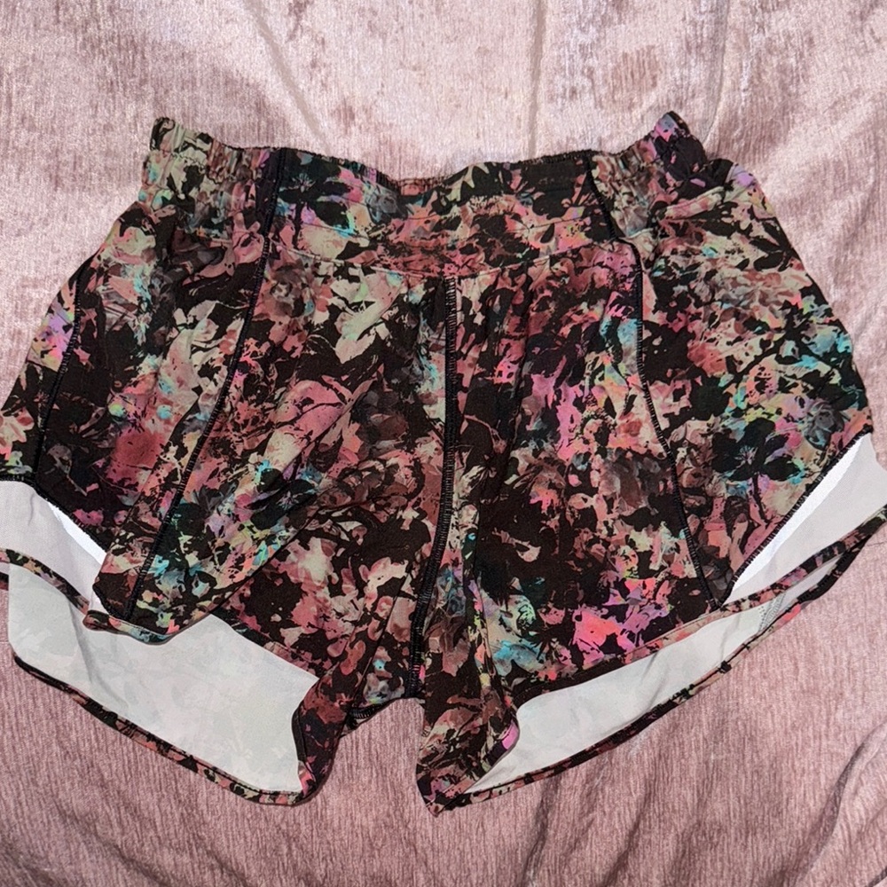 LuluLemon Hotty Hot 4 inch Inseam